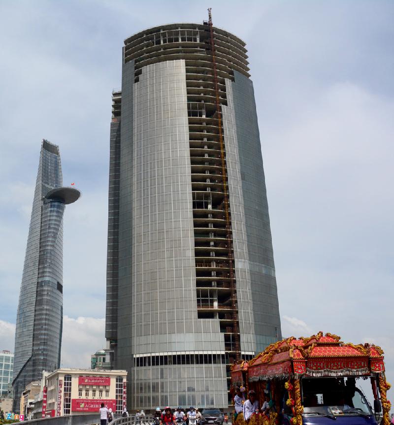 Tòa cao ốc này được khởi công xây dựng từ năm 2007, dự kiến hoàn thành năm 2009. Tuy nhiên đến 2011, khi khoảng 80% khối lượng công việc đã hoàn thành thì tòa nhà “bất động” cho đến nay.
