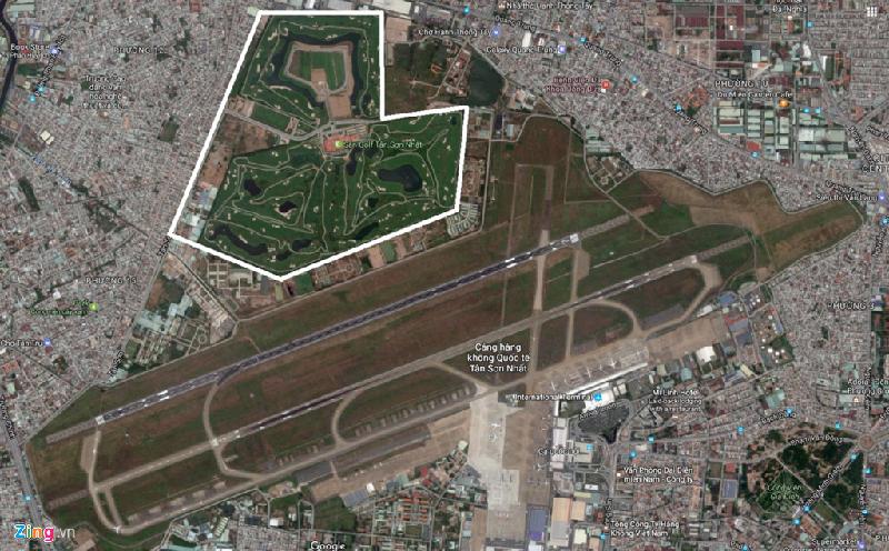 Cụm sân golf Tân Sơn Nhất có quy mô lên tới 157 ha với bốn sân A, B, C và D. Riêng một phần sân A nằm phía đường Quang Trung, quận Gò Vấp; ba sân còn lại đều tiếp giáp với sân bay. Ảnh: Google Maps.