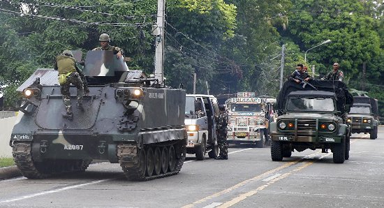 Giữa lúc quân Philippines chật vật đánh trận, tướng chỉ huy đột ngột bị sa thải