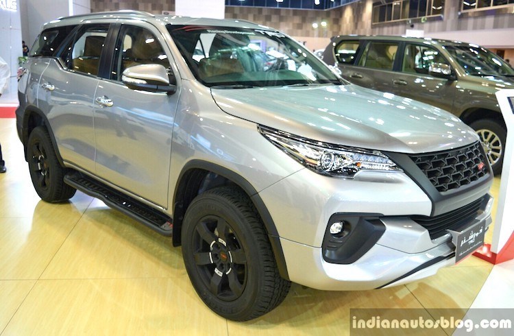 Cận cảnh Toyota Fortuner bản thể thao TRD &quot;siêu ngầu&quot; giá 755 triệu