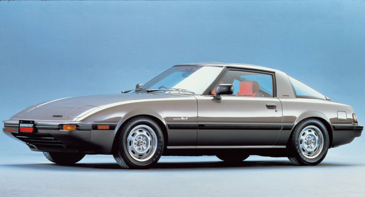 Mazda RX-7 1979-85: Trong khi chờ Mazda hồi sinh dòng xe, vẫn có vài chiếc RX-7 thuộc ba thế hệ trôi nổi trên thị trường xe cũ, bao gồm mẫu xe thế hệ đầu tiên giá khoảng 4.100 USD tùy tình trạng. Mẫu xe được xây dựng chất lượng, tương đối vững chắc tại Nhật.