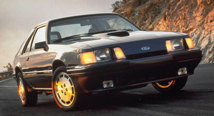 Ford Mustang 5.0 1983-86: Những chiếc Mustang cổ điển ngày nay được bán với số tiền khổng lồ, hơn 1 triệu USD cho Shelby GT350 R. Nhưng những chiếc Dearborn có giá rẻ hơn, đặc biệt là mẫu xe những năm 80 như GT và SVO. Chiếc LX có động cơ V8 5 lít giống của GT, nhưng bạn có thể mua 1 chiếc với giá khoảng 4.500 USD nếu như không thích những chiếc xe nhập khẩu phía trên trong danh sách.