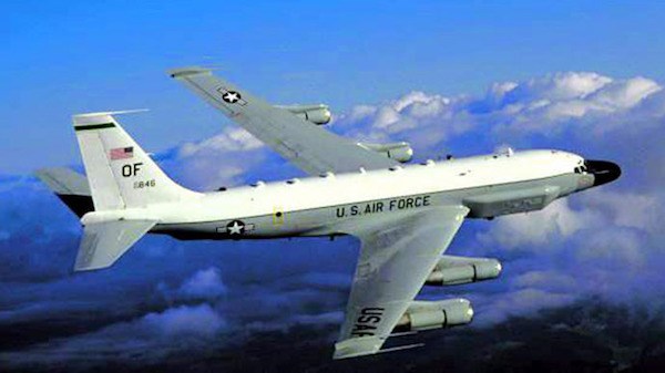 Máy bay trinh sát chiến lược RC-135W của Mỹ từng bị phát hiện bay gần biên giới Nga. (Nguồn: Reuters)