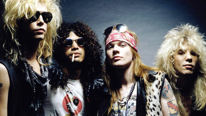Nhóm nhạc rock Guns N' Roses chủ yếu kiếm tiền từ việc đi tour.
