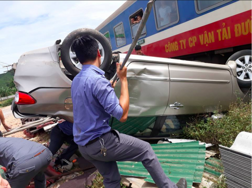 Thông tin mới vụ tàu hoả va chạm ô tô, 4 người thương vong