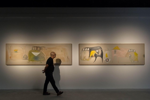 VCCA khởi động mùa triển lãm đầu tiên với chủ đề “Tỏa” (The Foliage), trưng bày 50 tác phẩm của 19 nghệ sĩ đương đại Việt Nam và quốc tế. Sức hấp dẫn của triển lãm nói như Tiến sĩ Mizukia Endo, Giám đốc nghệ thuật VCCA: 
