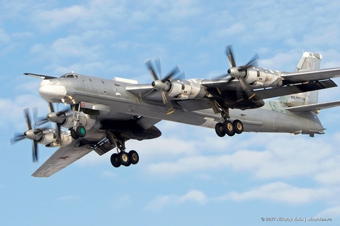 Sức mạnh máy bay ném bom san phẳng kho vũ khí Syria của Nga