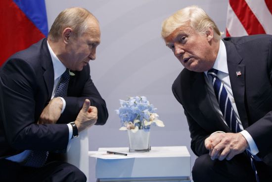 Hình ảnh tại cuộc gặp giữa Tổng thống Trump và Tổng thống Putin
