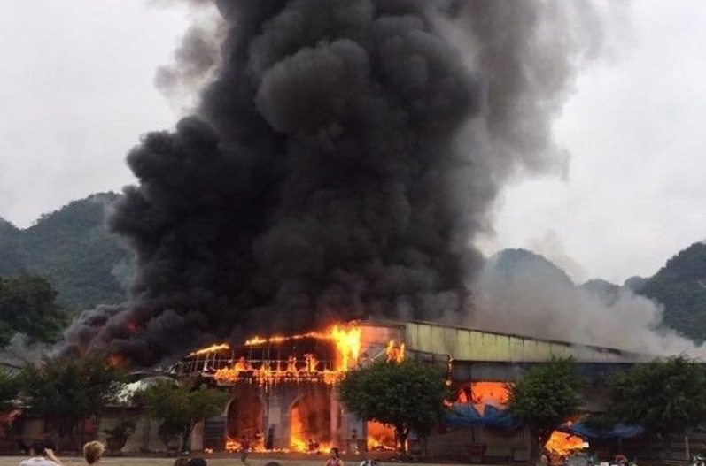 Chợ cửa khẩu Tân Thanh, Lạng Sơn bốc cháy ngùn ngụt