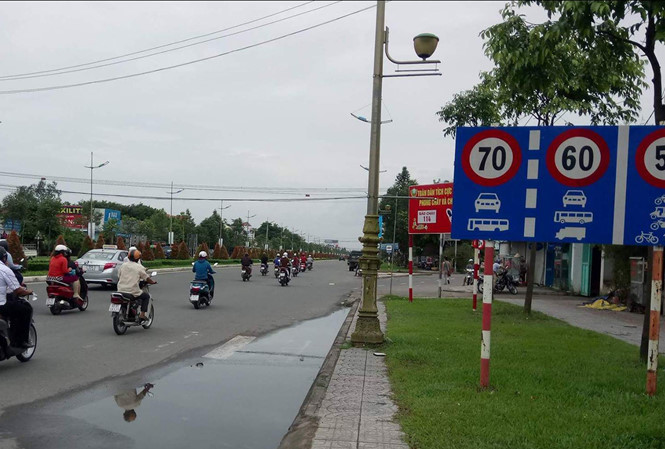 Bảng báo tốc độ tối đa khu vực gần cầu Bình Thủy 2, đường Võ Văn Kiệt