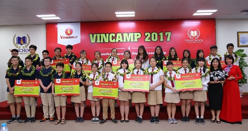 30 học sinh xuất sắc nhất VinCamp 2017 được Vinschool tài trợ toàn bộ chi phí để dự Trại hè kéo dài 10 ngày tại Anh quốc vào tháng 7/2017.