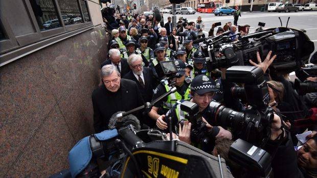Đức Hồng y George Pell xuất hiện tại một tòa án ở Melbourne, Australia hôm thứ 4 (Ảnh: Reuters).
