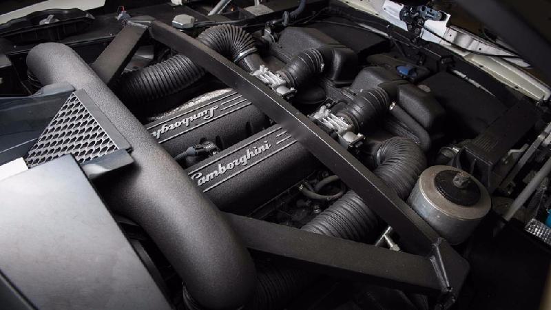 Xe sử dụng động cơ V10 hút khí tự nhiên, công suất 520 mã lực, kết hợp cùng hệ truyền động bốn bánh toàn thời gian.