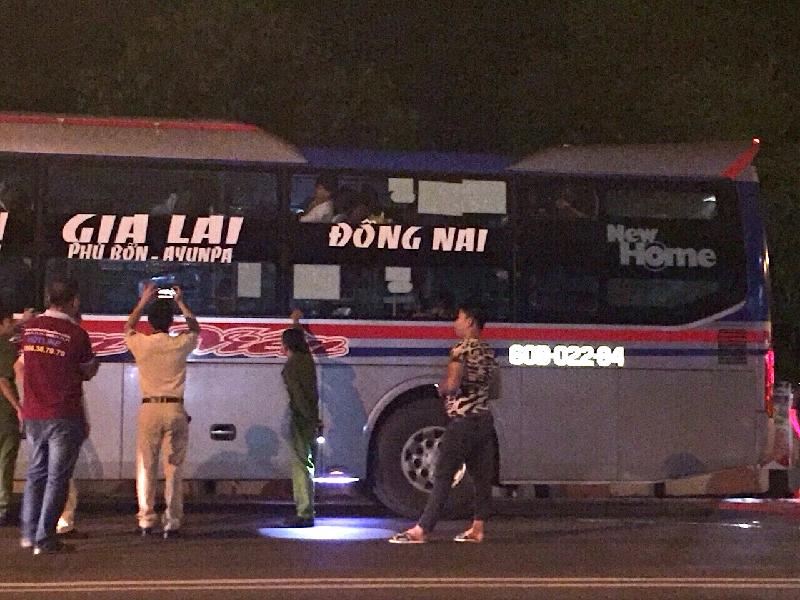 Tái diễn nạn ném đá xe khách trên đường Hồ Chí Minh