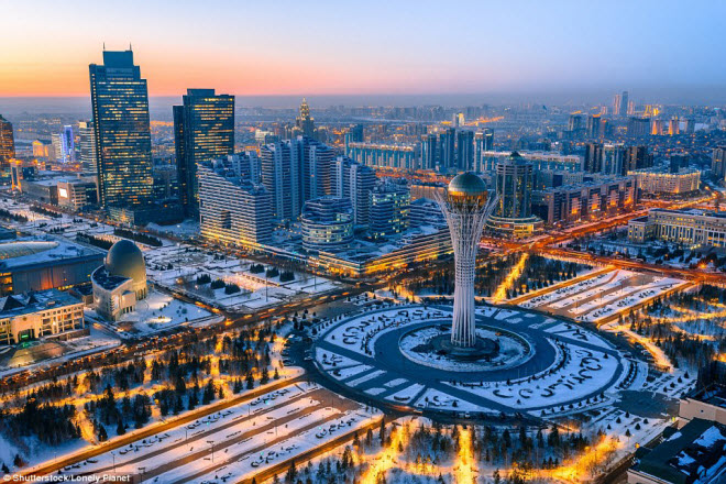 Từ giữa tháng 6 đến tháng 9.2017, thành phố Astana sẽ tổ chức Hội chợ thế giới (World Expo) về chủ đề năng lượng bền vững. Trong thời gian này, công dân của 45 quốc gia có thể lưu trú tại Kazakhstan 30 ngày mà không cần thị thực. Hệ thống tàu điện mới được khai thác giúp du khách di chuyển thuận tiện hơn ở Astana.