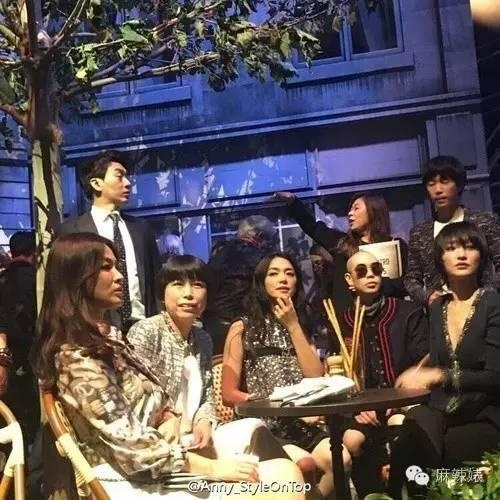 Châu Tấn, Diêu Thần, Song Hyo Kyo cùng Tổng biên tập Vogue Trương Vũ chung 1 bàn tròn. 