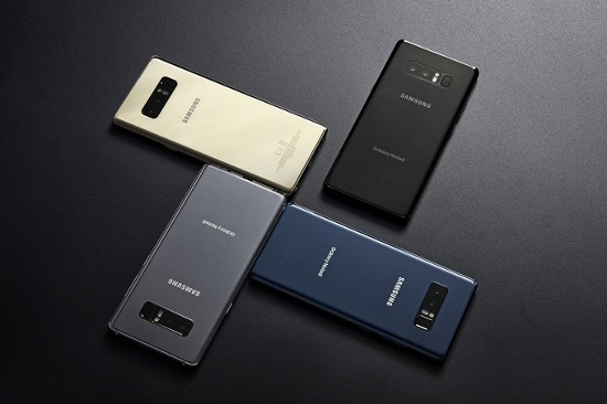 Kiểu thiết kế mặt sau của Galaxy Note 8 với lớp sơn phủ dưới lớp kính cường lực cho cảm giác giống như đang dùng ốp lưng. 