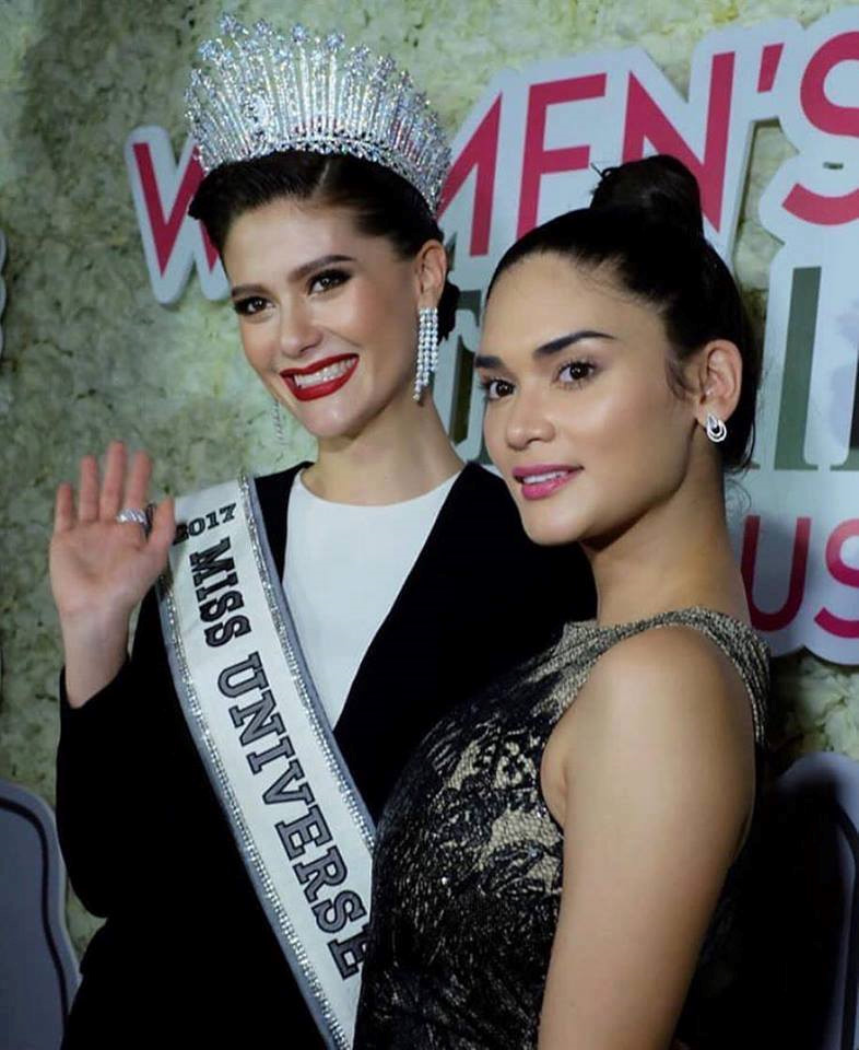 Pia Wurtzbach (phải) nhận được sự quan tâm từ báo chí Thái Lan khi tham dự sự kiện. Hoa hậu Hoàn vũ 2015 nổi bật với phong cách tự tin. Tuy nhiên, cô có phần mờ nhạt vì chiều cao thấp hơn nhiều người đẹp khác.