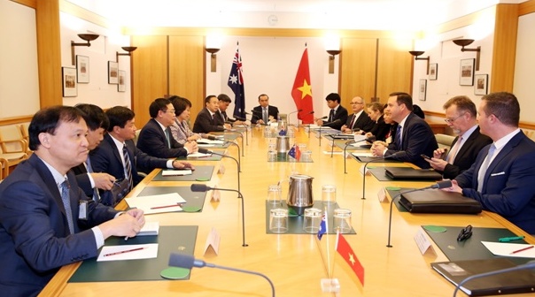 Phó Thủ tướng Vương Đình Huệ làm việc với Bộ trưởng Thương mại Australia