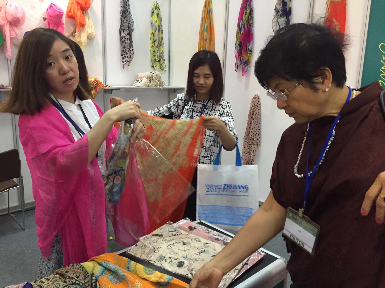 Những chiếc khăn được sản xuất tại Chiết Giang (Trung Quốc