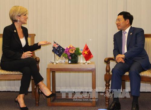 Phó Thủ tướng Phạm Bình Minh gặp song phương Bộ trưởng Ngoại giao Australia Julie Bishop. Ảnh: TTXVN