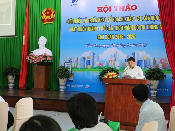 Phó Tổng giám đốc VNPT Huỳnh Quang Liêm phát biểu tại hội thảo.