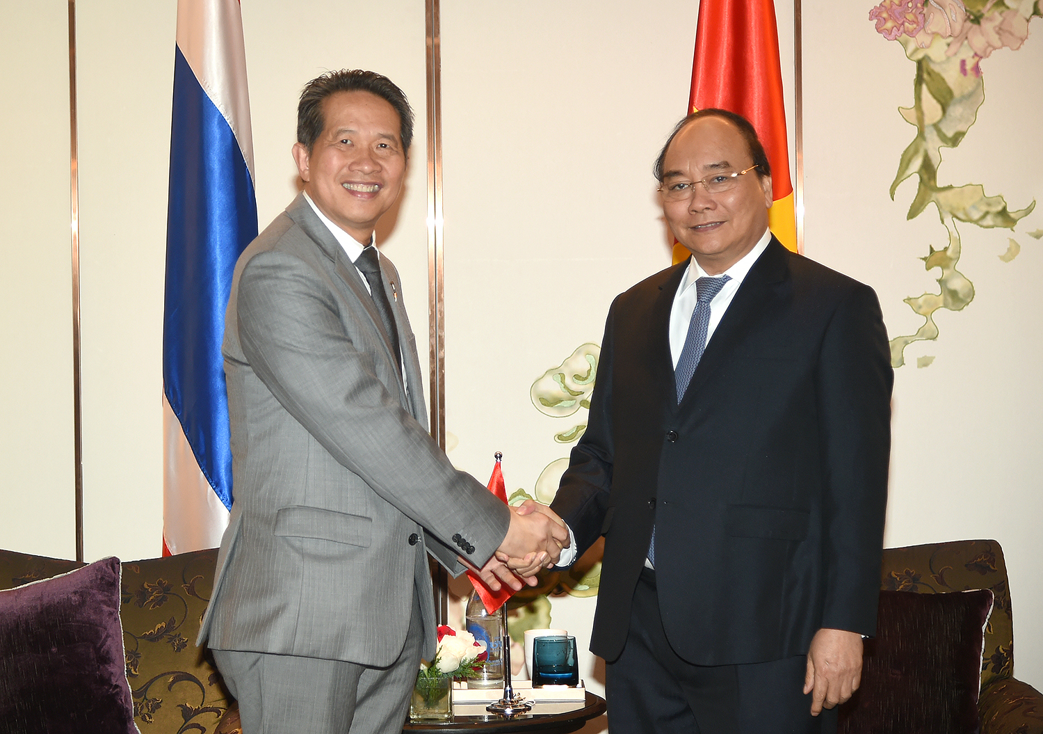 Thủ tướng Nguyễn Xuân Phúc tiếp ông Kornrasit Pakchotanon, Chủ tịch Công ty Điện lực Thái Lan-EGAT. Ảnh: VGP/Quang Hiếu