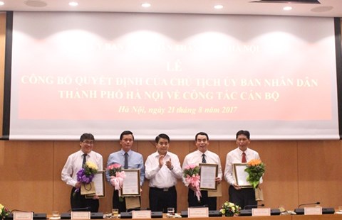 Chủ tịch Hà Nội bổ nhiệm một loạt lãnh đạo Sở