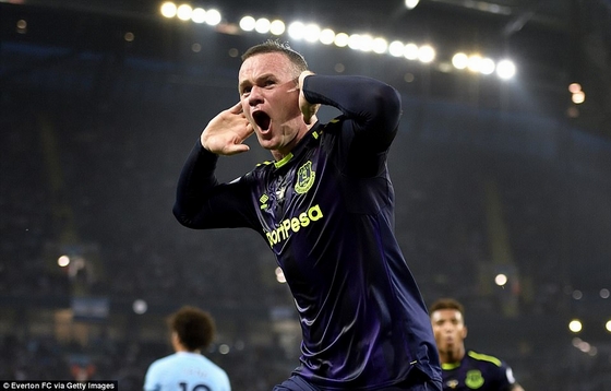 Chọc thủng lưới Man City, Rooney đi vào lịch sử!