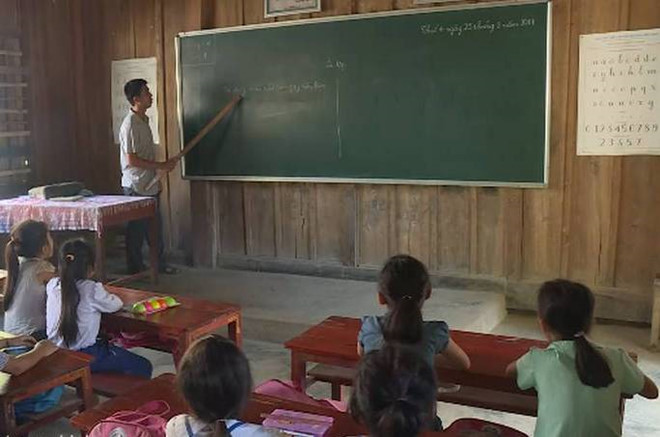 Học sinh nghèo ở huyện Tương Dương không nhận được tiền hỗ trợ từ ngân sách trong 3 năm học qua. Ảnh: N.A.