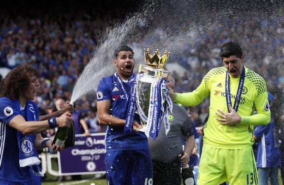 Là người hùng của Chelsea mùa giải trước nhưng Costa vẫn bị đuổi khỏi đội!