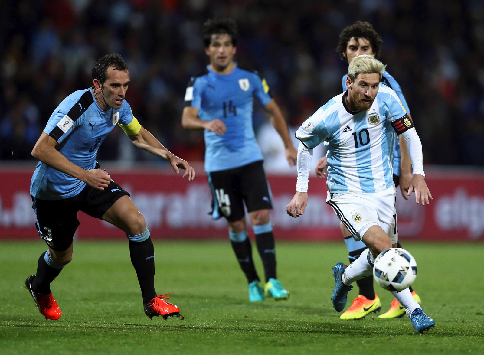 Uruguay – Argentina: Phải &quot;bắt chết&quot; Messi!