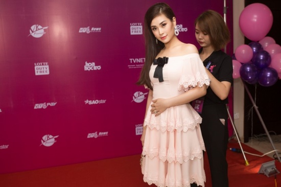 Sau khi đăng quang ngôi vị Á hậu 2 Hoa hậu Việt Nam 2014, Diễm Trang rút lui khỏi làng giải trí để chăm lo cho tổ ấm nhỏ. 