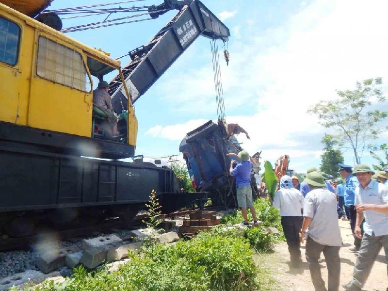 Sau 13 giờ tê liệt, đến 20h30 ngày 3/9, đường sắt Bắc – Nam đã thông tuyến trở lại.