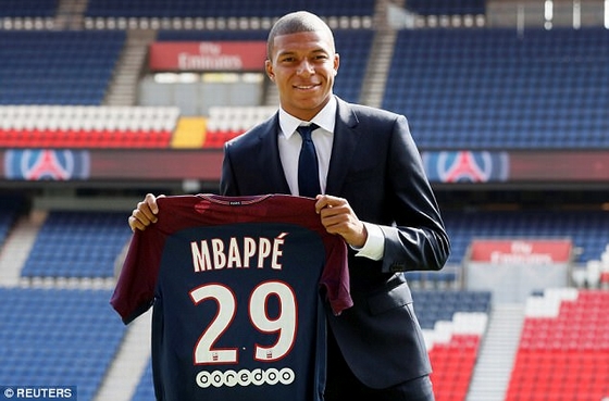 Mbappe nhận số áo 29 tại CLB Paris St German
