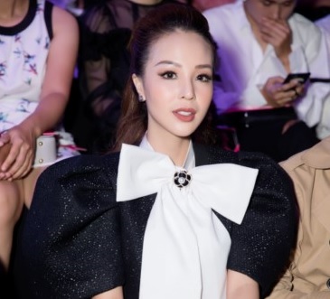 Hoa hậu Bảo Ngọc khoe dáng cá tính tại sự kiện mới