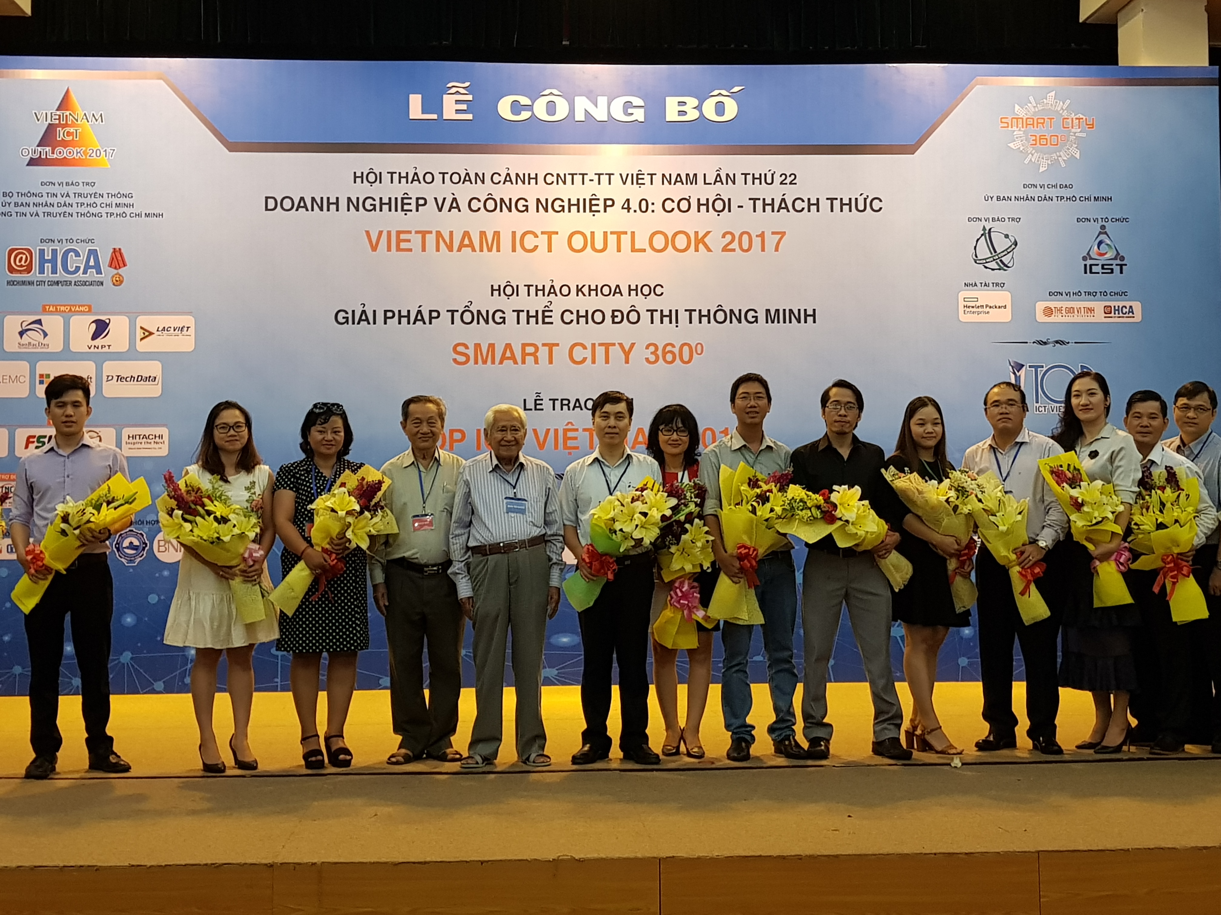 (VnMedia) - Sáng 12/9, Hội Tin học TP.HCM tổ chức buổi công bố Hội thảo Toàn cảnh CNTT-TT Việt Nam 2017 (VIO) với chủ đề Doanh nghiệp và Công nghiệp 4.0: Cơ hội và Thách thức. 