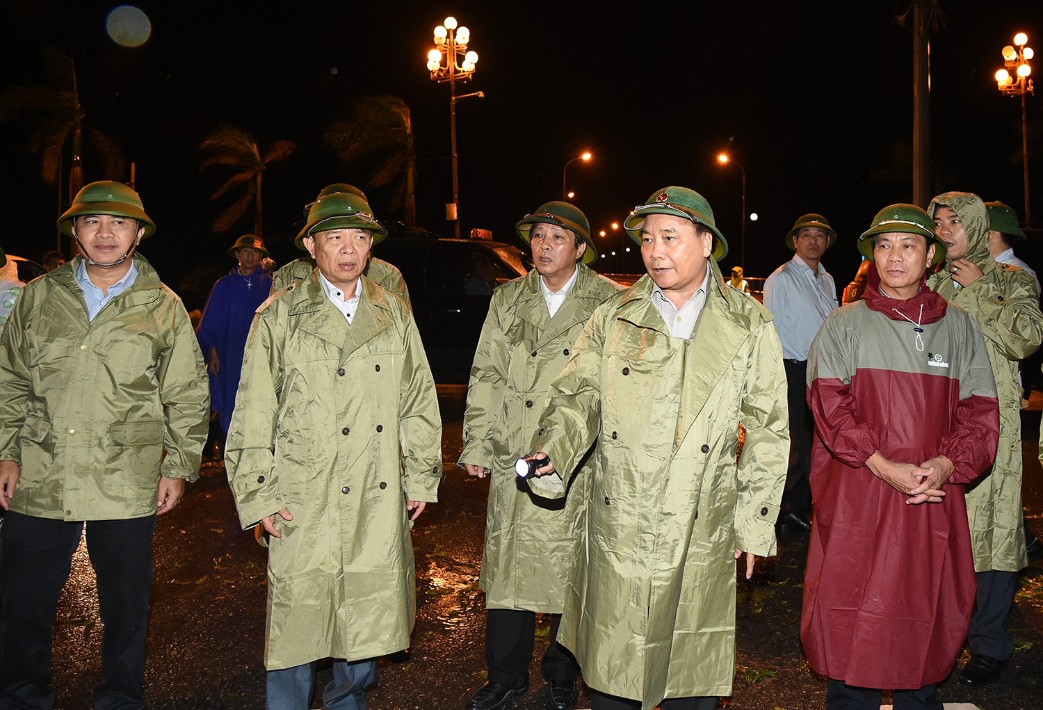 Thủ tướng Nguyễn Xuân Phúc và đoàn công tác của Chính phủ đã ra Quảng Bình để kiểm tra tình hình mưa bão, chỉ đạo công tác ứng phó hoàn lưu sau bão và khắc phục hậu quả cơn bão. Cùng đi có Bộ trưởng, Chủ nhiệm VPCP Chính phủ Mai Tiến Dũng.