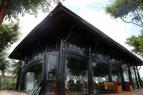 Nhà hàng Hương Quê trong khu nông trang