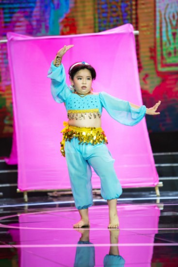 Phương Vy – con gái của nghệ sĩ múa Hồng Phương với tạo hình công chúa Jasmine.