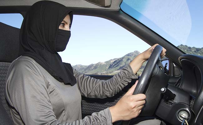 Sau thời gian dài đấu tranh, phụ nữ Ả Rập Saudi sắp được tự mình ngồi sau tay lái.