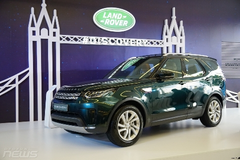 &quot;Bổ máy&quot; Land Rover Discovery 2017 vừa ra mắt với giá từ 4 tỷ đồng