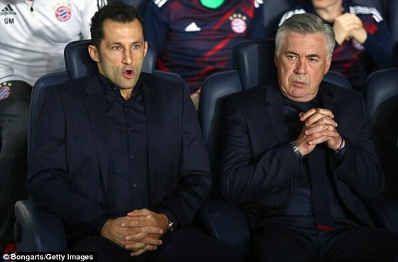 HLV Ancelotti đã phải nhường ghế lại cho trợ lý