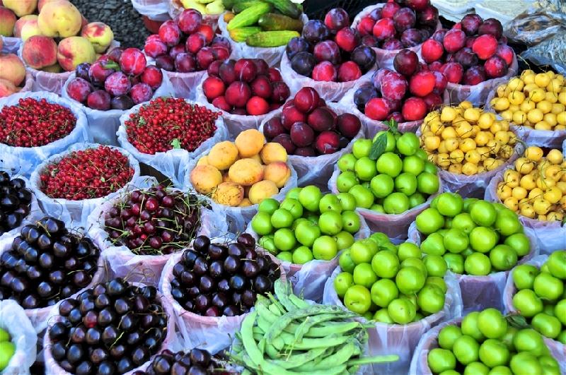 Hoa quả tươi ngon tại một khu chợ của Azerbaijan. (Ảnh: az.undp.org)