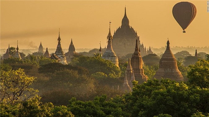 Thành phố cổ Bagan ở Myanmar được thành lập từ thế kỷ 11 nổi tiếng với hơn 2.000 ngôi chùa Phật giáo được xây dựng dọc sông Irrawaddy.