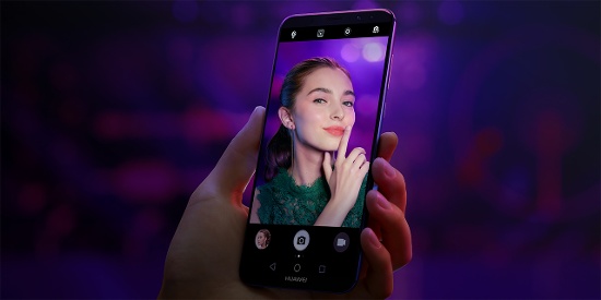 Theo đó cảm biến camera ở mặt trước của Huawei Nova 2i đủ thông minh để nhận biết khoảng cách từ màn hình của thiết bị đến khuôn mặt người dùng, từ đó đèn flash LED sẽ tự động điều chỉnh cường độ sáng từ 1 đến 9 lux để đảm bảo ảnh chụp selfie có được độ sáng tốt nhất, tùy thuộc vào điều kiện ánh sáng môi trường xung quanh. 