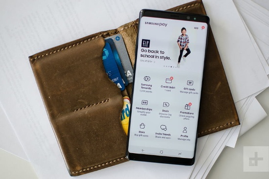 Samsung Pay: Không thể phủ nhận Android Pay rất phổ biến, nhưng không có gì có thể vượt qua Samsung Pay khi nói đến số lượng các vị trí bán lẻ, các ngân hàng được hỗ trợ và công nghệ này cho phép bạn thay thế thẻ tín dụng hoặc thẻ ghi nợ, giúp giao dịch an toàn và tiện lợi hơn. 