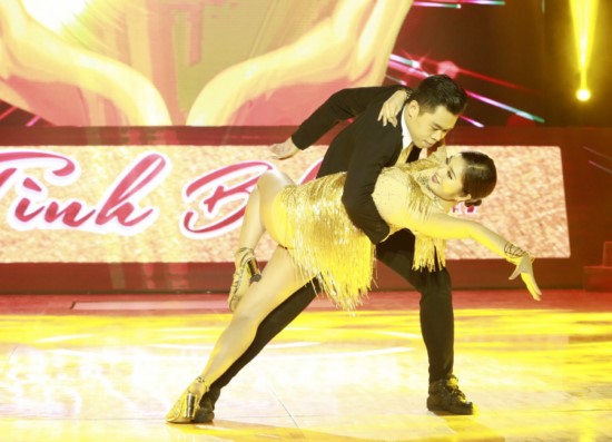 Nữ diễn viên Thanh Trúc thể hiện khả năng khiêu vũ cùng với vũ công Kai trong một điệu nhảy sôi động và bốc lửa. 