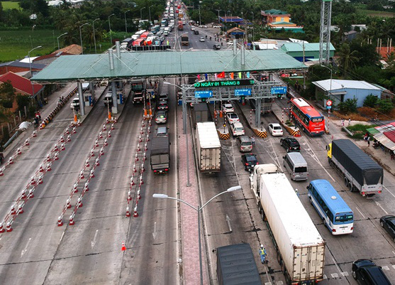 Phó Thủ tướng giao Bộ Giao thông vận tải đàm phán giảm mức phí đường bộ 51 trạm BOT
