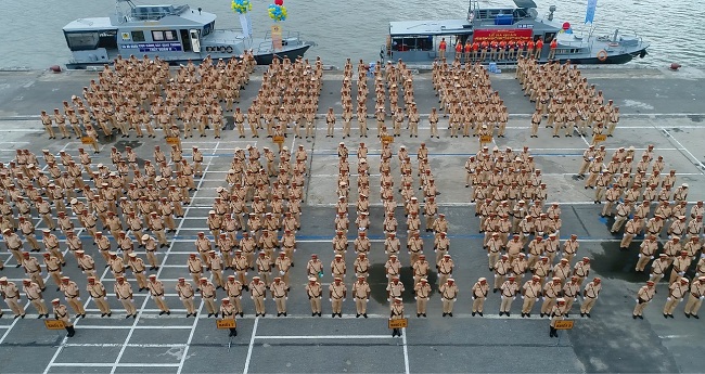Gần 1.000 cán bộ, chiến sĩ CSGT trong toàn quốc được trưng dụng về Đà Nẵng nhằm phục vụ cho Tuần lễ Cấp cao APEC 2017